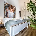 Grosse 3 Schlafzimmer Mit Kueche, Bad, Waschmaschine & Balkon Am Zoo Apartment Leipzig