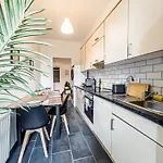 Grosse 3 Schlafzimmer Mit Kueche, Bad, Waschmaschine & Balkon Am Zoo *