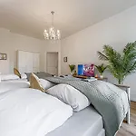 Grosse 3 Schlafzimmer Mit Kueche, Bad, Waschmaschine & Balkon Am Zoo Apartment *