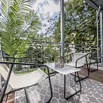 Apartment Grosse 3 Schlafzimmer Mit Kueche, Bad, Waschmaschine & Balkon Am Zoo *