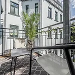 Grosse 3 Schlafzimmer Mit Kueche, Bad, Waschmaschine & Balkon Am Zoo Apartment