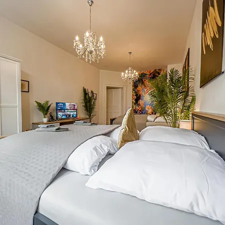 Апартаменты Grosse 3 Schlafzimmer Mit Kueche, Bad, Waschmaschine & Balkon Am Zoo