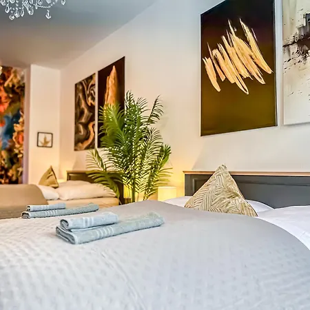 Grosse 3 Schlafzimmer Mit Kueche, Bad, Waschmaschine & Balkon Am Zoo Appartement