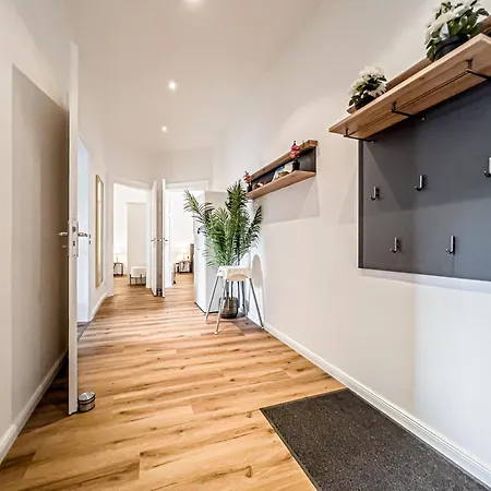 Grosse 3 Schlafzimmer Mit Kueche, Bad, Waschmaschine & Balkon Am Zoo Appartement *