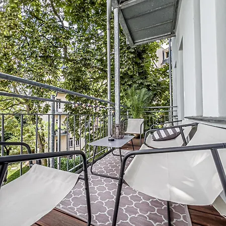 Grosse 3 Schlafzimmer Mit Kueche, Bad, Waschmaschine & Balkon Am Zoo Appartement *