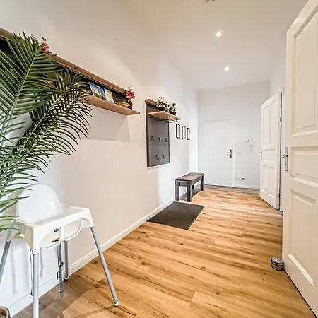 Grosse 3 Schlafzimmer Mit Kueche, Bad, Waschmaschine & Balkon Am Zoo Appartement Leipzig