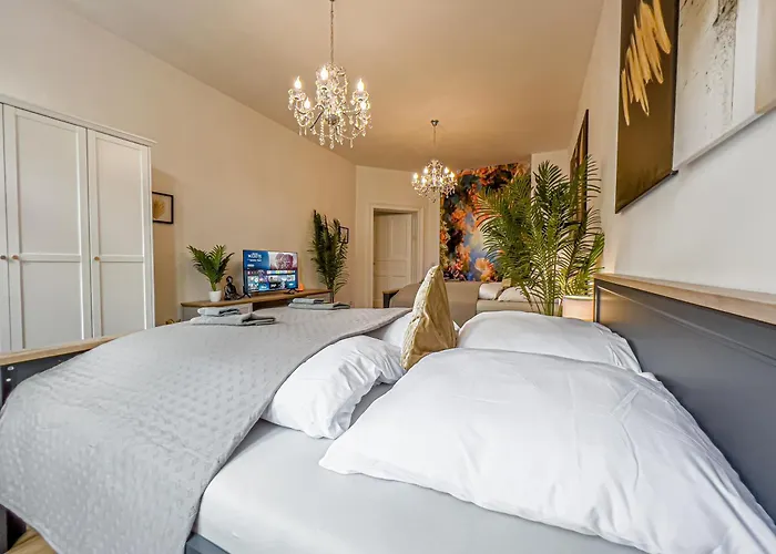 Апартаменты Grosse 3 Schlafzimmer Mit Kueche, Bad, Waschmaschine & Balkon Am Zoo