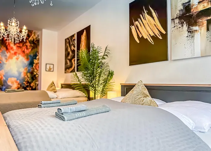 Grosse 3 Schlafzimmer Mit Kueche, Bad, Waschmaschine & Balkon Am Zoo Апартаменты