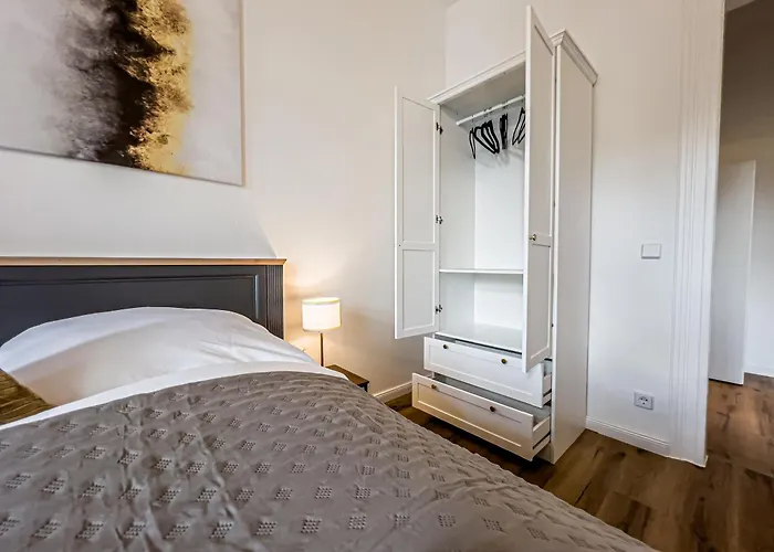 Grosse 3 Schlafzimmer Mit Kueche, Bad, Waschmaschine & Balkon Am Zoo Апартаменты