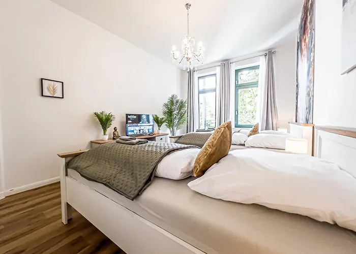 Grosse 3 Schlafzimmer Mit Kueche, Bad, Waschmaschine & Balkon Am Zoo Апартаменты