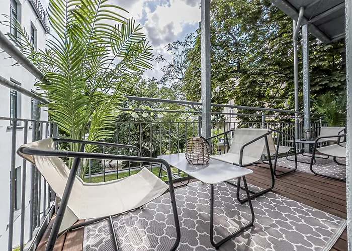 Апартаменты Grosse 3 Schlafzimmer Mit Kueche, Bad, Waschmaschine & Balkon Am Zoo *