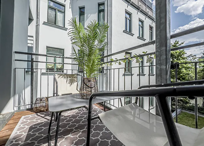 Grosse 3 Schlafzimmer Mit Kueche, Bad, Waschmaschine & Balkon Am Zoo Апартаменты