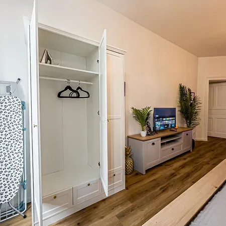 Grosse 3 Schlafzimmer Mit Kueche, Bad, Waschmaschine & Balkon Am Zoo 아파트 *