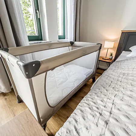 Grosse 3 Schlafzimmer Mit Kueche, Bad, Waschmaschine & Balkon Am Zoo