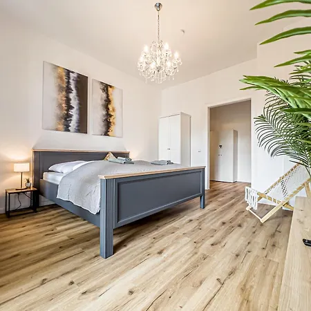 아파트 Grosse 3 Schlafzimmer Mit Kueche, Bad, Waschmaschine & Balkon Am Zoo 라이프치히