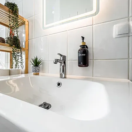 Grosse 3 Schlafzimmer Mit Kueche, Bad, Waschmaschine & Balkon Am Zoo 아파트