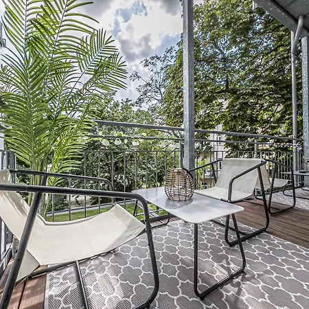 아파트 Grosse 3 Schlafzimmer Mit Kueche, Bad, Waschmaschine & Balkon Am Zoo *