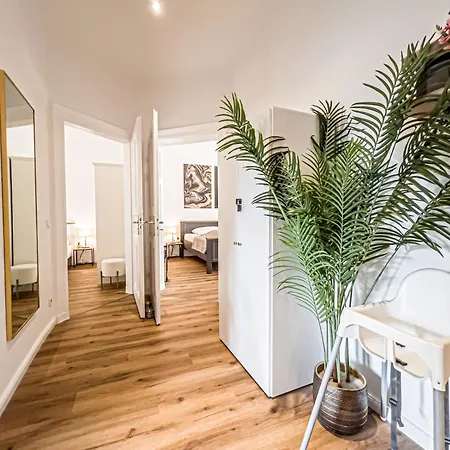 아파트 Grosse 3 Schlafzimmer Mit Kueche, Bad, Waschmaschine & Balkon Am Zoo *