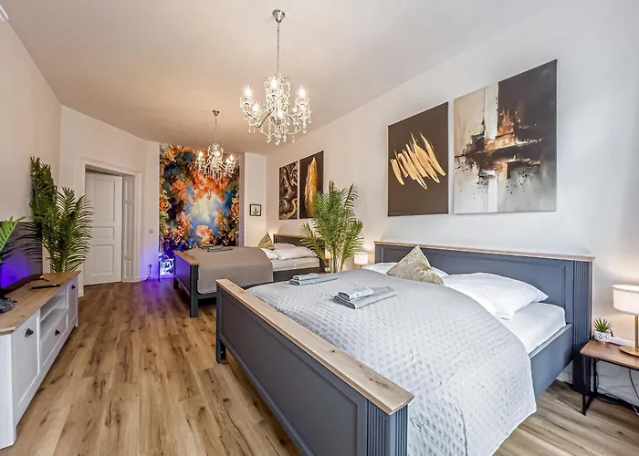 شقة Grosse 3 Schlafzimmer Mit Kueche, Bad, Waschmaschine & Balkon Am Zoo *