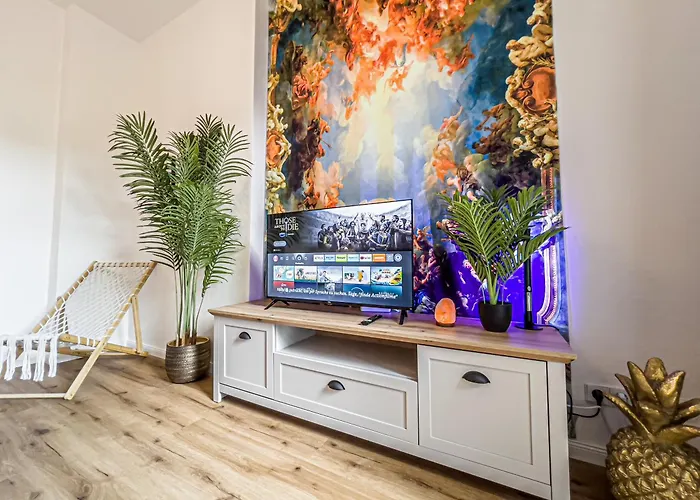 شقة Grosse 3 Schlafzimmer Mit Kueche, Bad, Waschmaschine & Balkon Am Zoo لبسيا