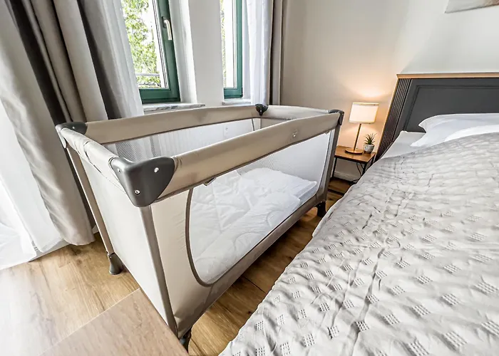 Grosse 3 Schlafzimmer Mit Kueche, Bad, Waschmaschine & Balkon Am Zoo