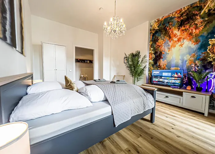 Grosse 3 Schlafzimmer Mit Kueche, Bad, Waschmaschine & Balkon Am Zoo * لبسيا