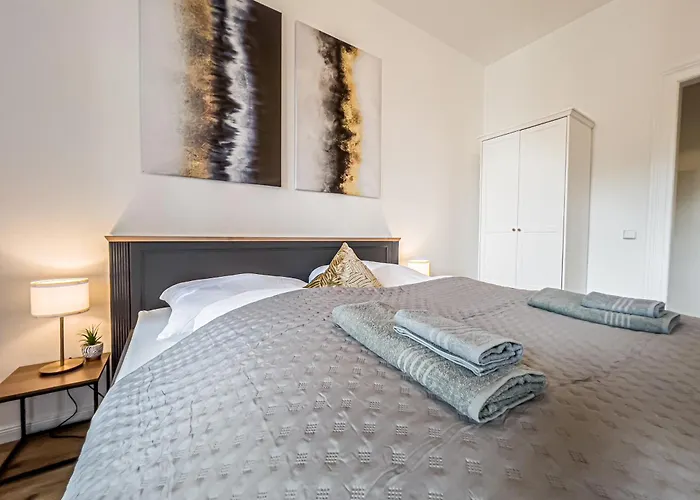 Grosse 3 Schlafzimmer Mit Kueche, Bad, Waschmaschine & Balkon Am Zoo 公寓 *