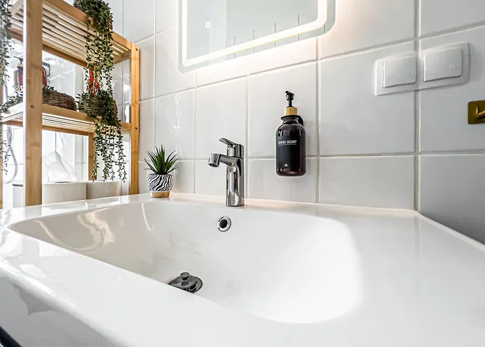 Grosse 3 Schlafzimmer Mit Kueche, Bad, Waschmaschine & Balkon Am Zoo 公寓