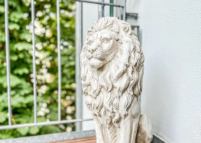 Grosse 3 Schlafzimmer Mit Kueche, Bad, Waschmaschine & Balkon Am Zoo شقة *