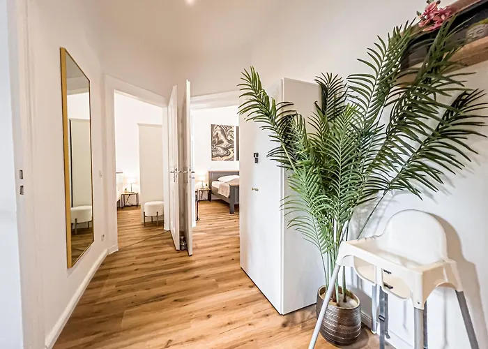 公寓 Grosse 3 Schlafzimmer Mit Kueche, Bad, Waschmaschine & Balkon Am Zoo *