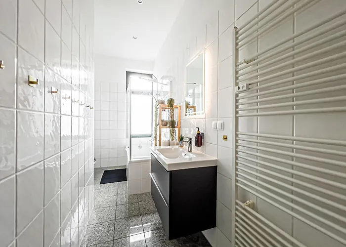 公寓 Grosse 3 Schlafzimmer Mit Kueche, Bad, Waschmaschine & Balkon Am Zoo 莱比锡